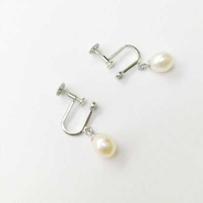Silver Ear Cuffs with lustrous creamy white freshwater pearls  - Image 3