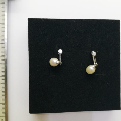 Silver Ear Cuffs with lustrous creamy white freshwater pearls  - Image 5
