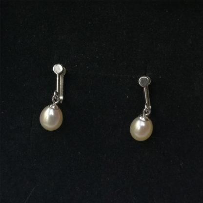 Silver Ear Cuffs with lustrous creamy white freshwater pearls  - Image 6