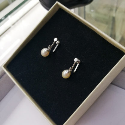 Silver Ear Cuffs with lustrous creamy white freshwater pearls  - Image 7