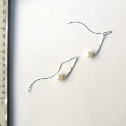 Silver Curly threader earrings with lustrous round white freshwater pearls - Image 8