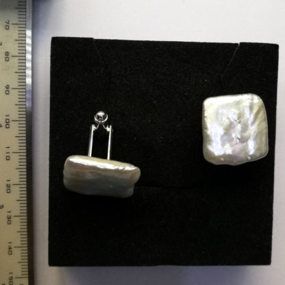 Silvery cufflinks with lustrous white and grey square nucleated freshwater pearls - Image 10