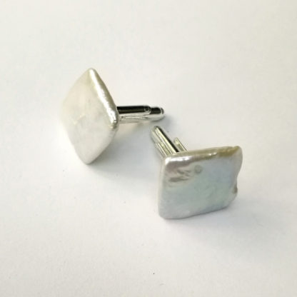 Silvery cufflinks with lustrous white and grey square nucleated freshwater pearls - Image 4
