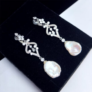 Roikkuvat terälehdet