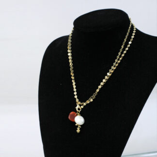 Napinhelmi ja sydänkarneoli